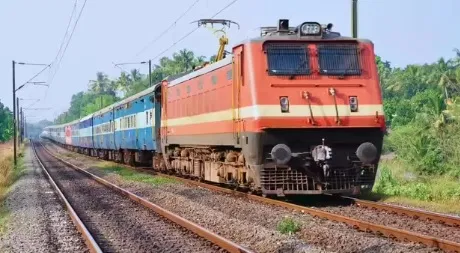 CG Hapa Express Accident:रेलवे ने इंजीनियर और मेट को किया निलंबित, अधिकारियों पर भी गाज गिरने की आशंका, जानें पूरा मामला CG Hapa Express Accident:रेलवे ने इंजीनियर और मेट को किया निलंबित, अधिकारियों पर भी गाज गिरने की आशंका, जानें पूरा मामला