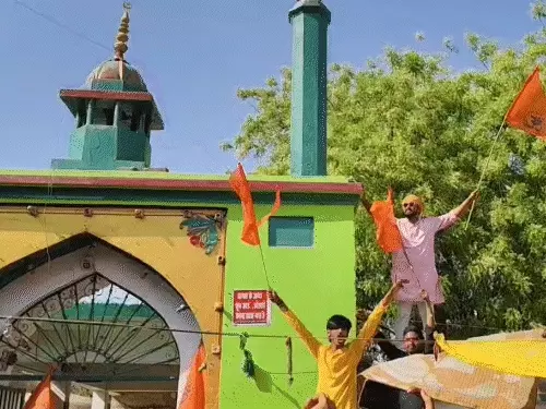 Prayagraj Gazi Mazar Controversy Controversy News
