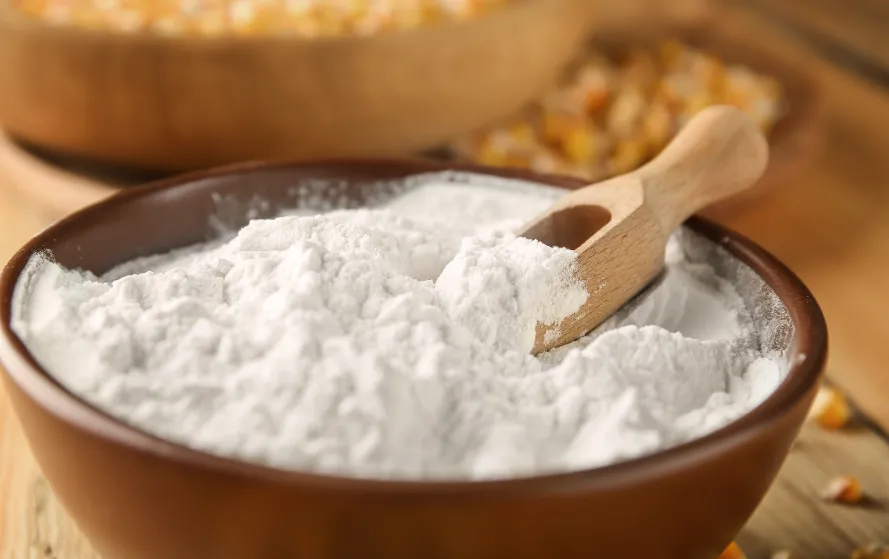 डिश वॉशिंग लिक्विड और गर्म पानी