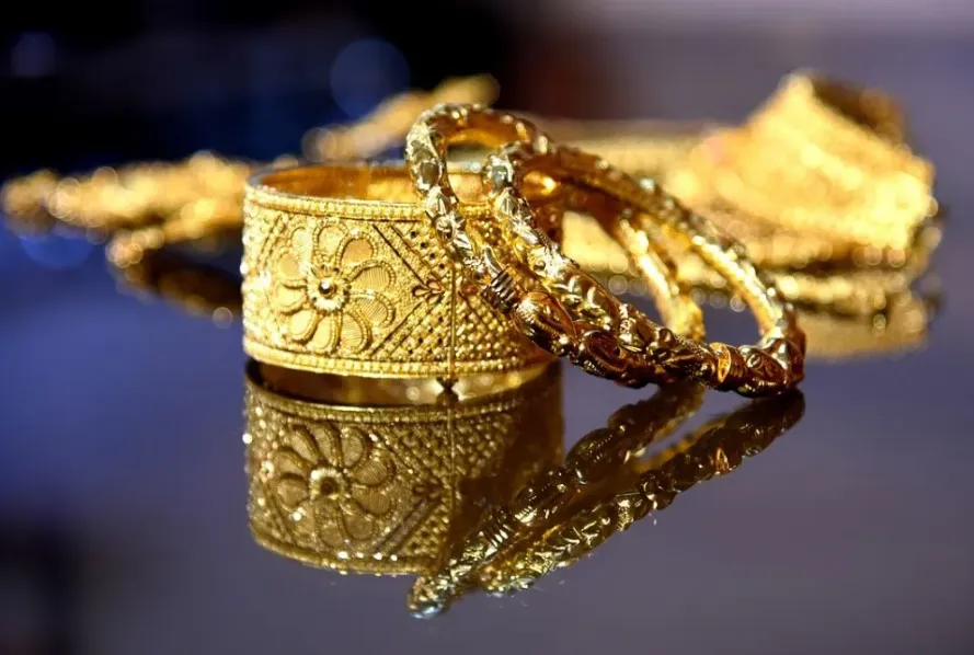 Gold Price Falls