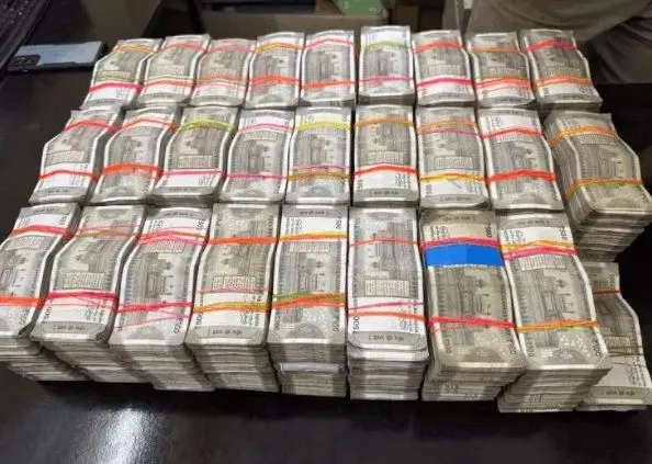 Indore cash 1 crore 30 lakh