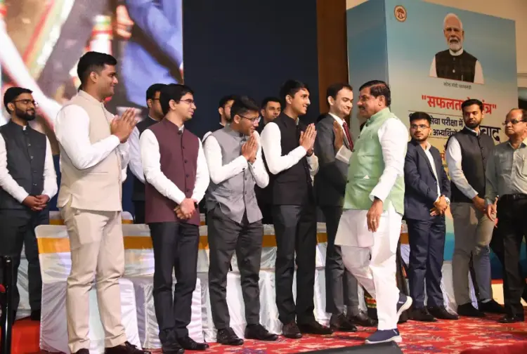 MP UPSC Candidates Honour