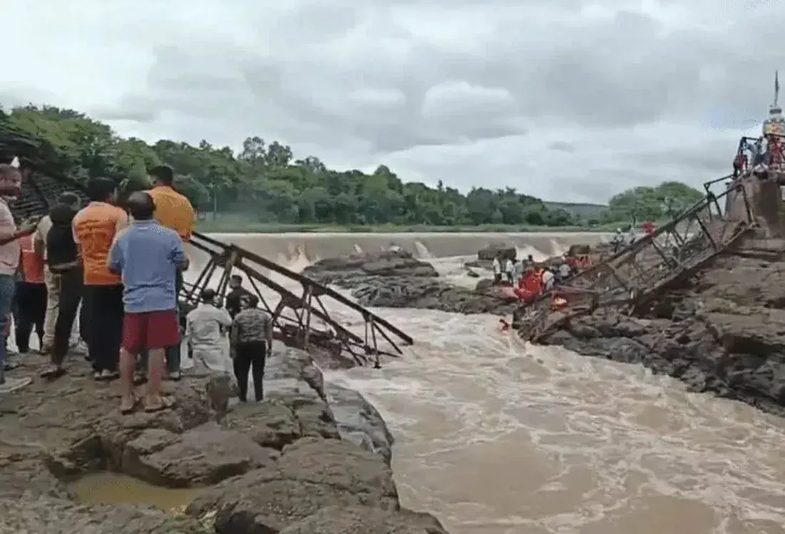 Pune Kundmala Indrayani River Bridge Collapse