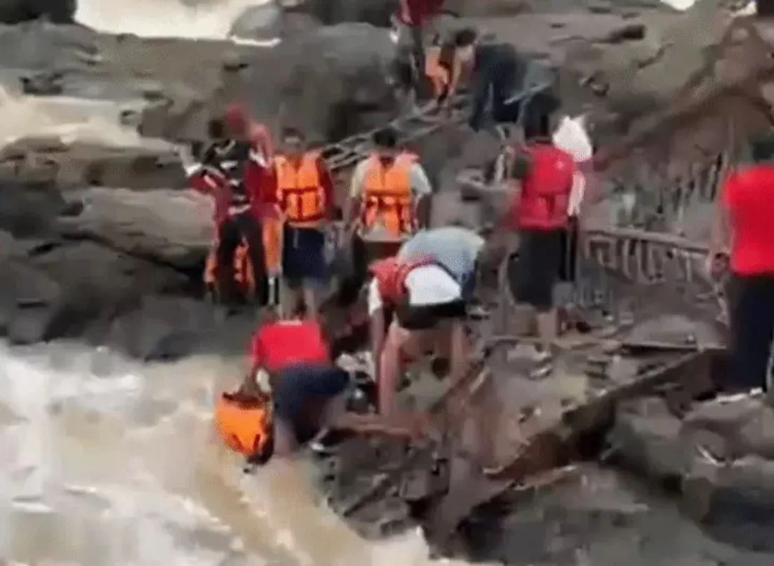 Pune Kundmala Indrayani River Bridge Collapse