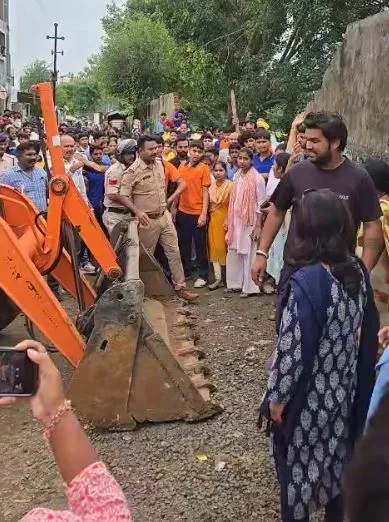 Sant Asaram Ashram encroachment protest