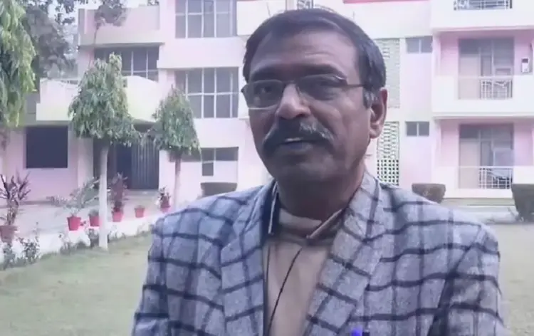 दुष्कर्म का फरार आरोपी तहसीलदार शत्रुघ्न सिंह चौहान। फाइल फोटो
