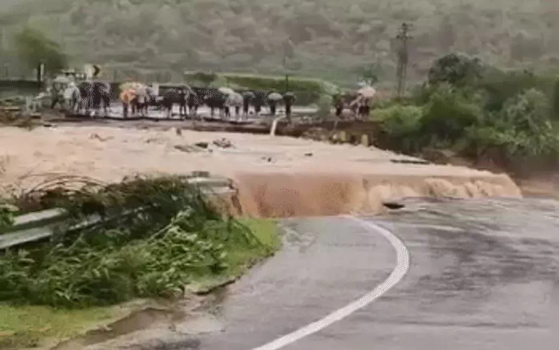 Sheopur National Highway broken 
