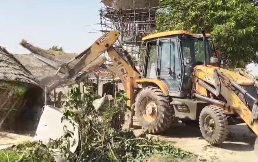 UP Mahrajganj Bulldozer action government Land