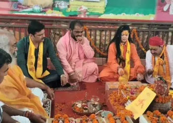 UP Sambhal Former Actress Mamta Kulkarni reached Kalki Dham zxc