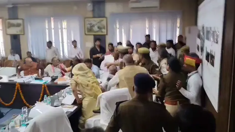 Uttar Pradesh Registry Office: पूरे प्रदेश में चार दिन तक बंद रहेंगे सभी रजिस्ट्री कार्यालय,नहीं होंगा कोई भी बैनामा Uttar Pradesh Registry Office: पूरे प्रदेश में चार दिन तक बंद रहेंगे सभी रजिस्ट्री कार्यालय,नहीं होंगा कोई भी बैनामा