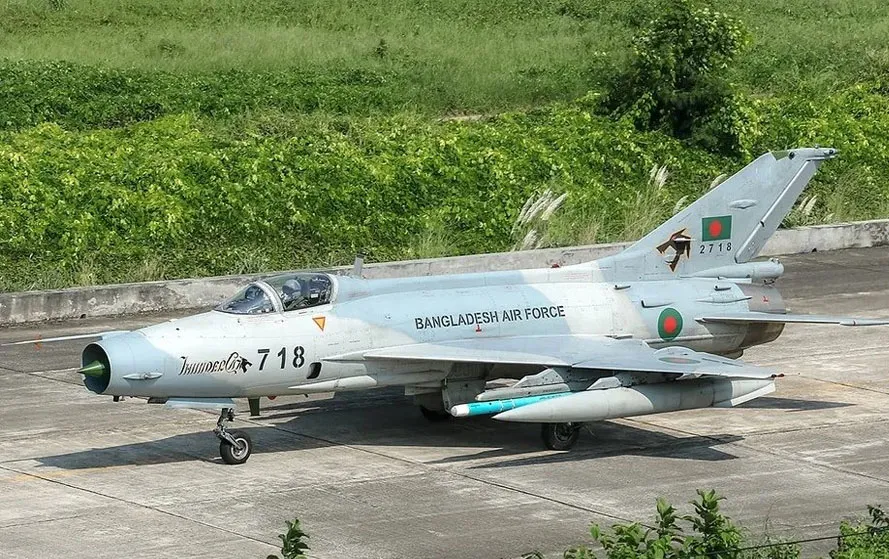 बांग्लादेश एयरफोर्स का F-7 BJI ट्रेनिंग एयरक्राफ्ट जो क्रेश हुआ। 