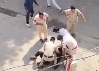 Narsinghpur Video Viral Kareli Police Vyapari Maarpeet TI hindi news