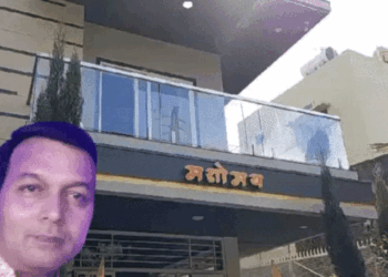 ईओडब्ल्यू की टीम को जांच में एक बंगला, चार फ्लैट और दो प्लॉट के दस्तावेज मिले हैं।