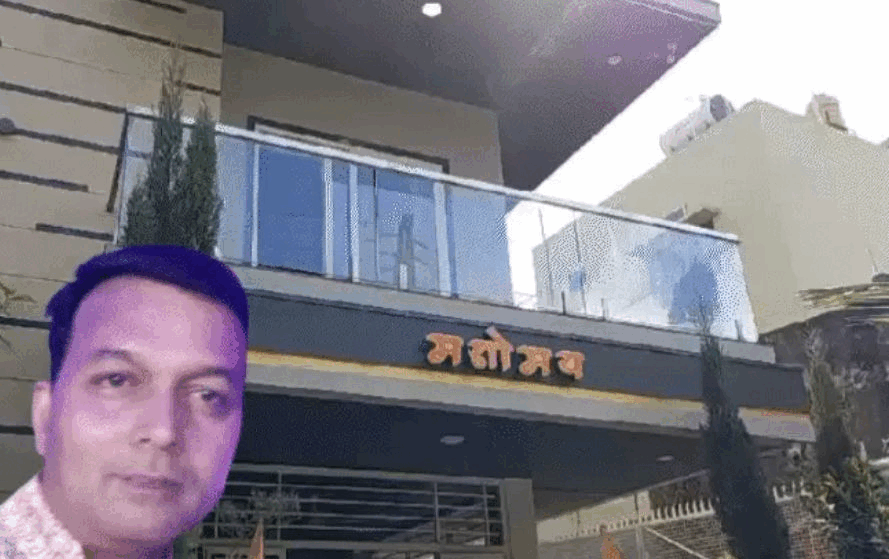 ईओडब्ल्यू की टीम को जांच में एक बंगला, चार फ्लैट और दो प्लॉट के दस्तावेज मिले हैं।