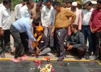 किसानों का माला और साफा पहनाकर स्वागत किया गया।