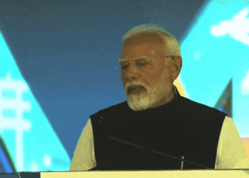 ग्लोबल इन्वेस्टर्स समिट में प्रधानमंत्री नरेंद्र मोदी।
