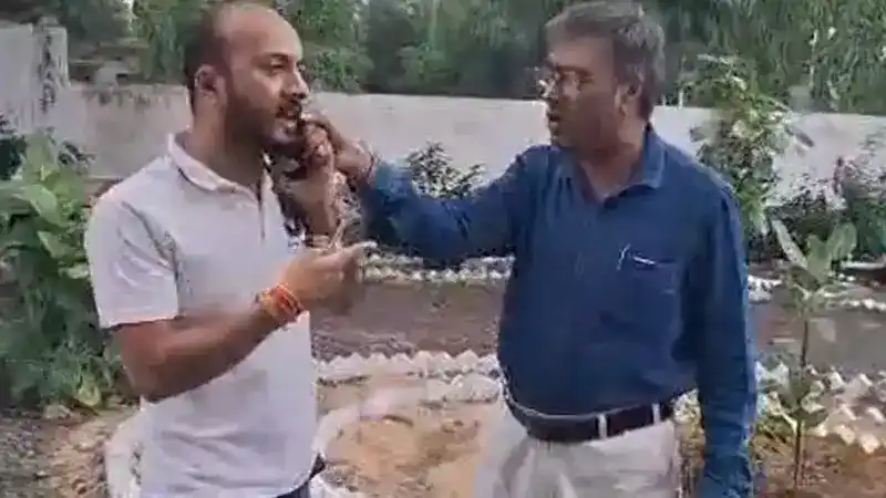 Shajapur Tehsildar-Doctor Video