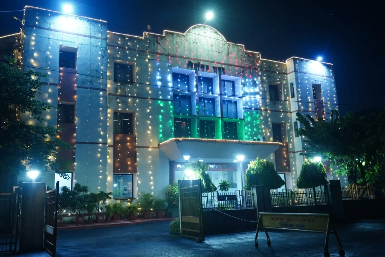 tricolour lights on MP nirvachan bhawan
