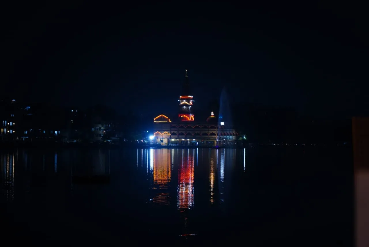 tricolour lights on kali mandir