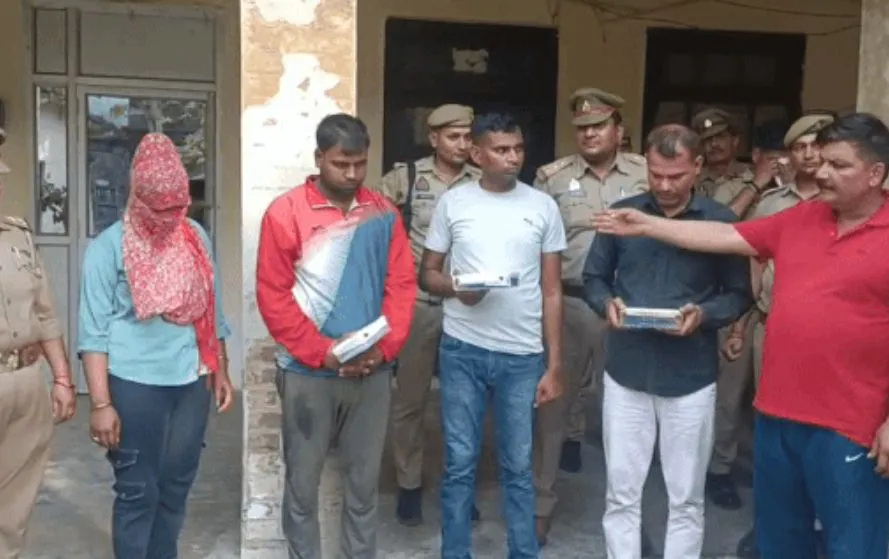 पुलिस ने होमगार्ड (लाल टीशर्ट में) समेत पांच आरोपियों को गिरफ्तार कर भेजा जेल