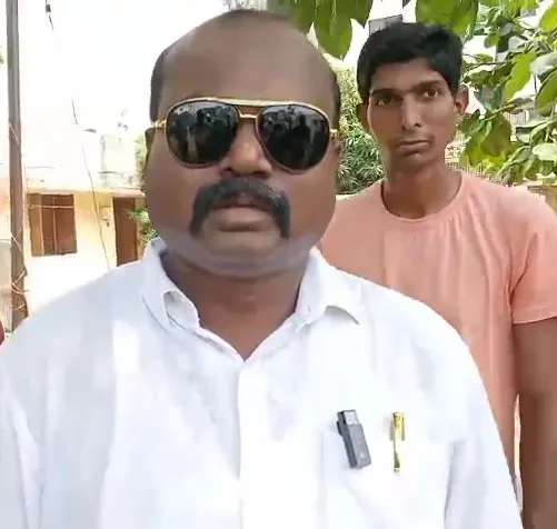 युवक के परिजन