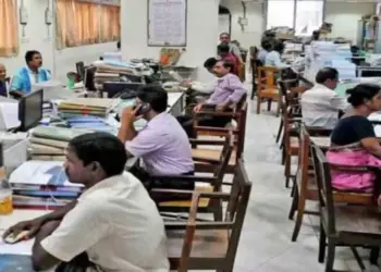 सरकारी कर्मचारियों की छुट्टियां कैंसिल।